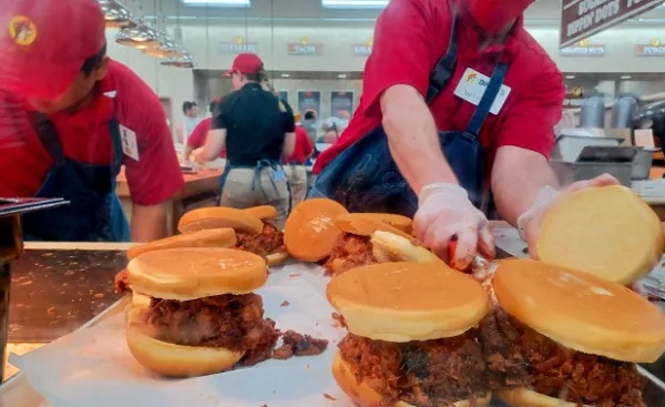 What are The Most Popular Items on Buc-ee’s Hot Food Menu